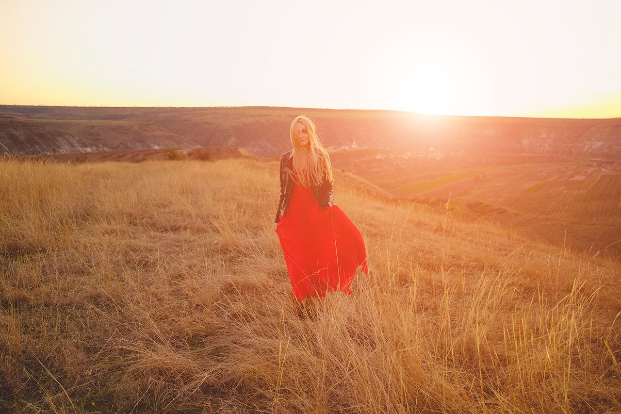 LaVie-weight-loss-center-omaha-6 Happy woman enjoying nature sunset